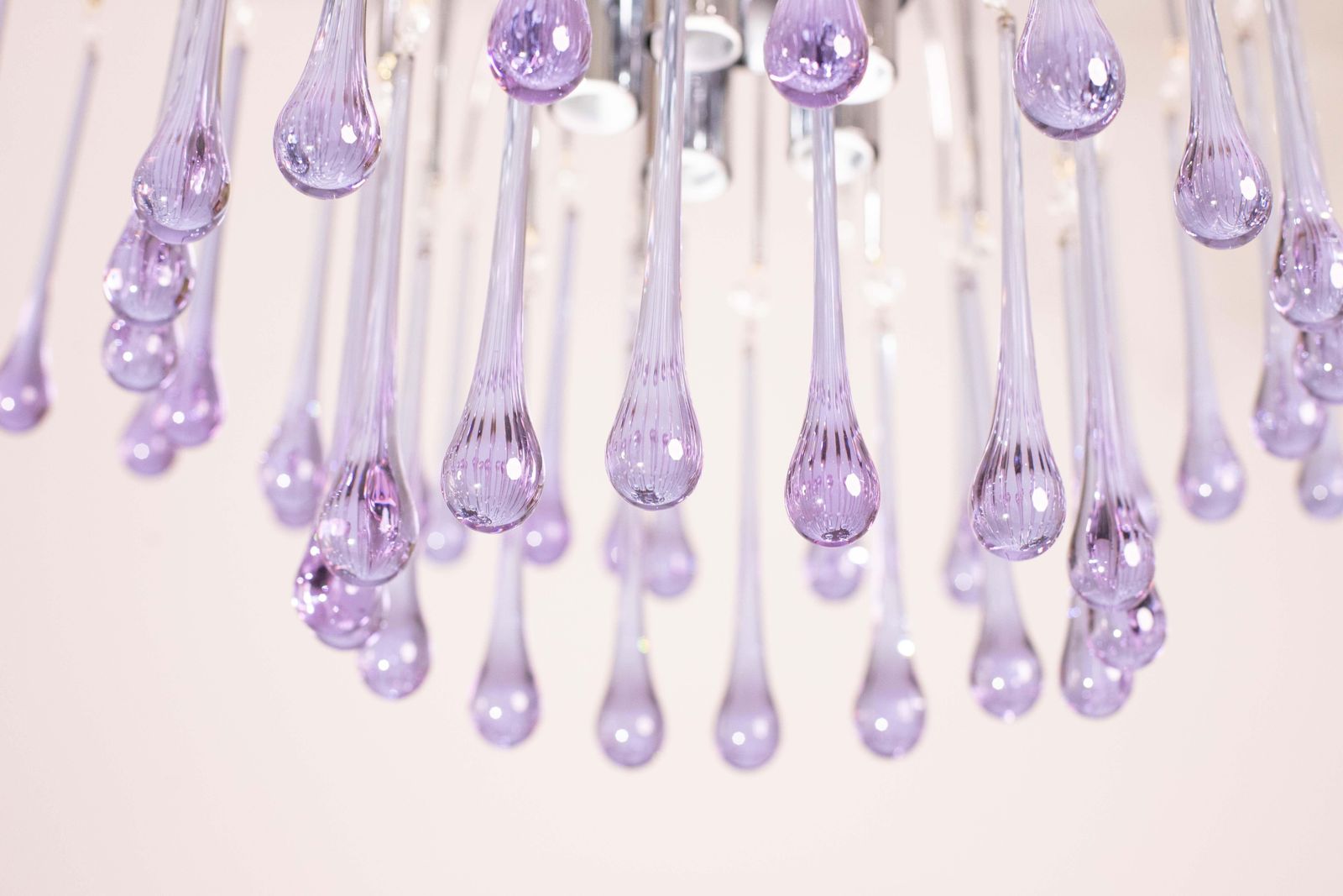 photo vintage The Purple Crown, Large Size Murano Chandelier Purple And Crystal Drops, 1970s