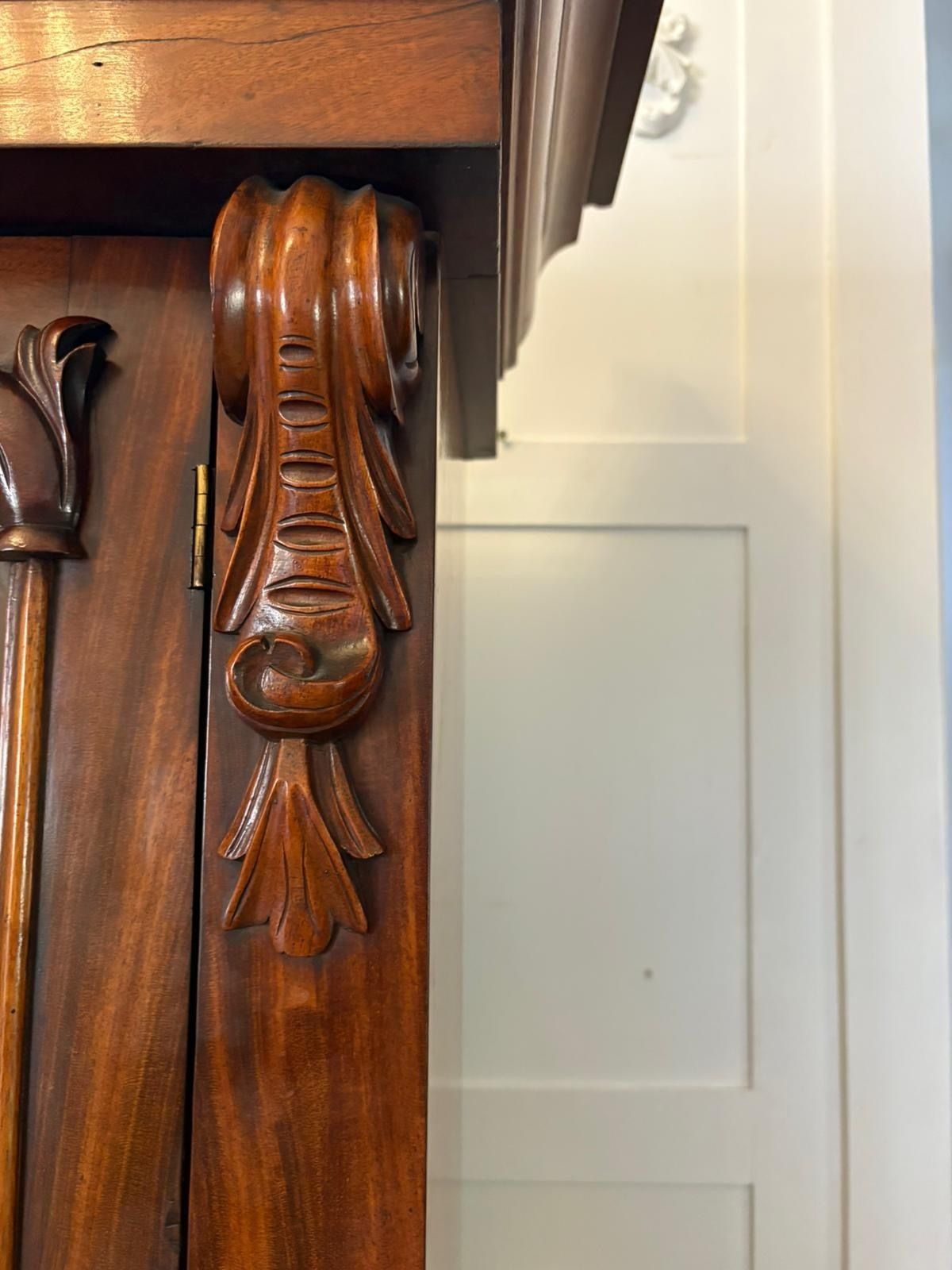 Superb Quality Antique 19th Century Figured Mahogany Bookcase photo vinterior