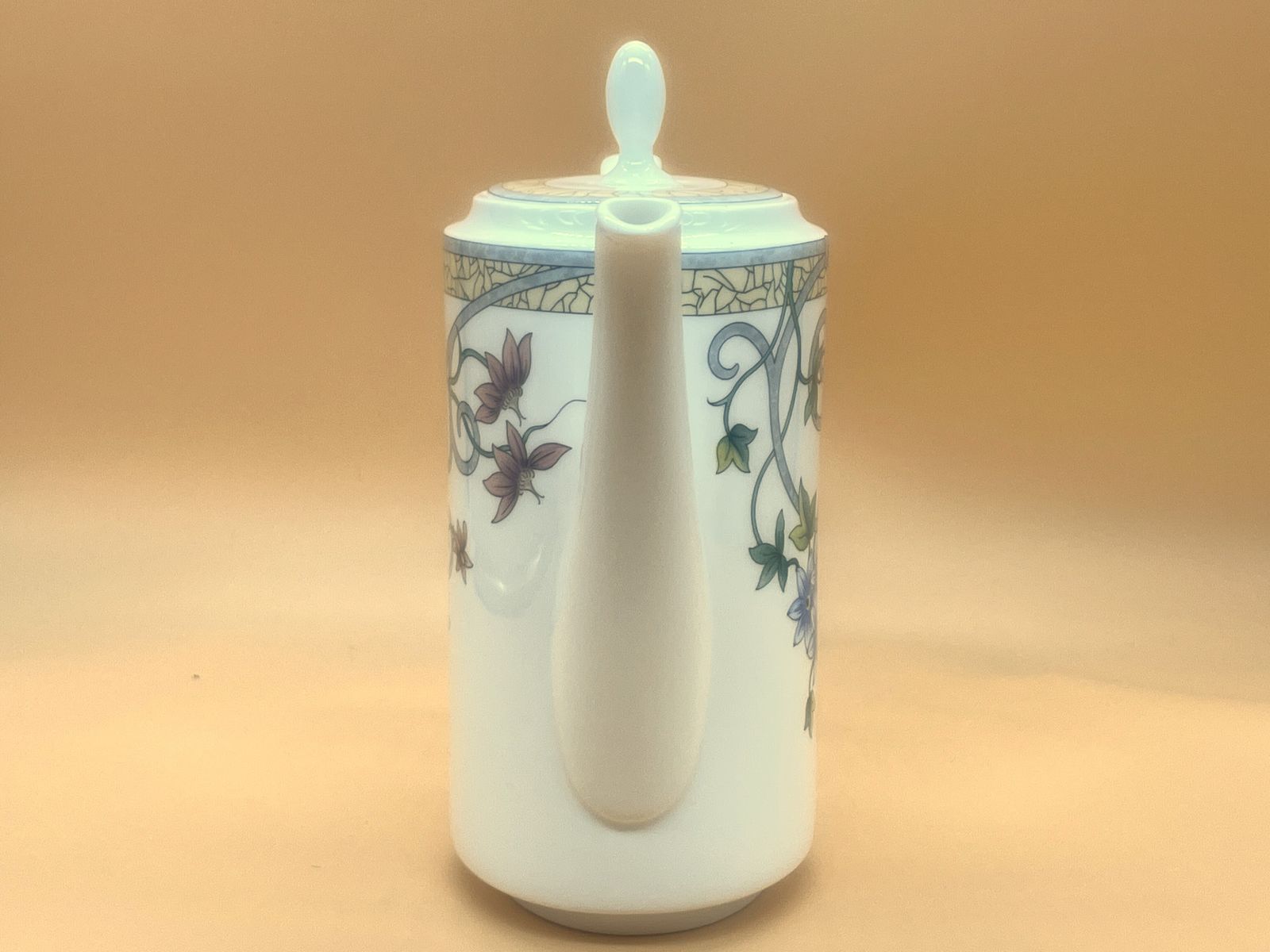 Large Wedgwood Pottery Aegina Design 2 Pint Capacity Coffee Pot. photo for sale