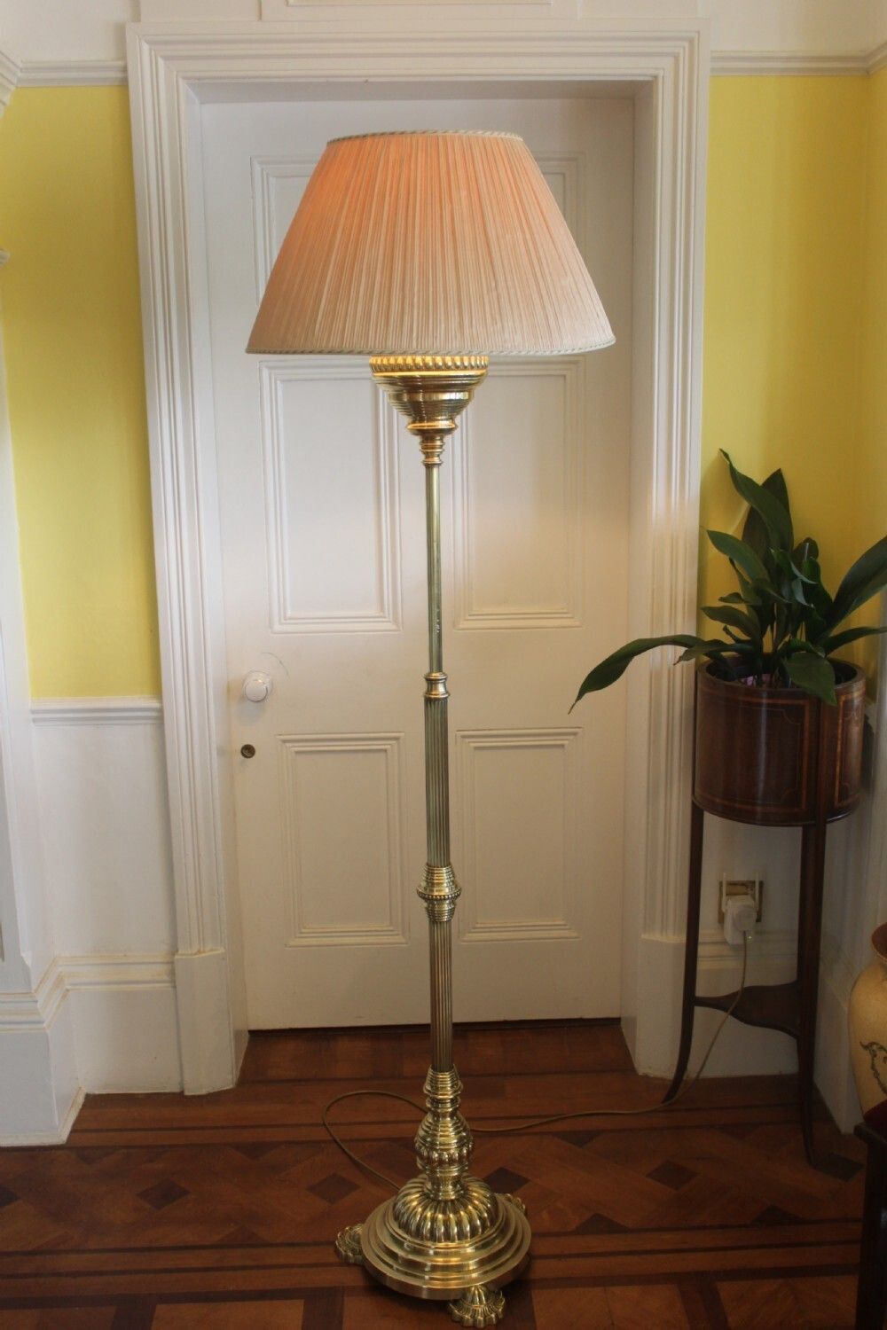 photo furniture Victorian Telescopic Brass Standard Lamp