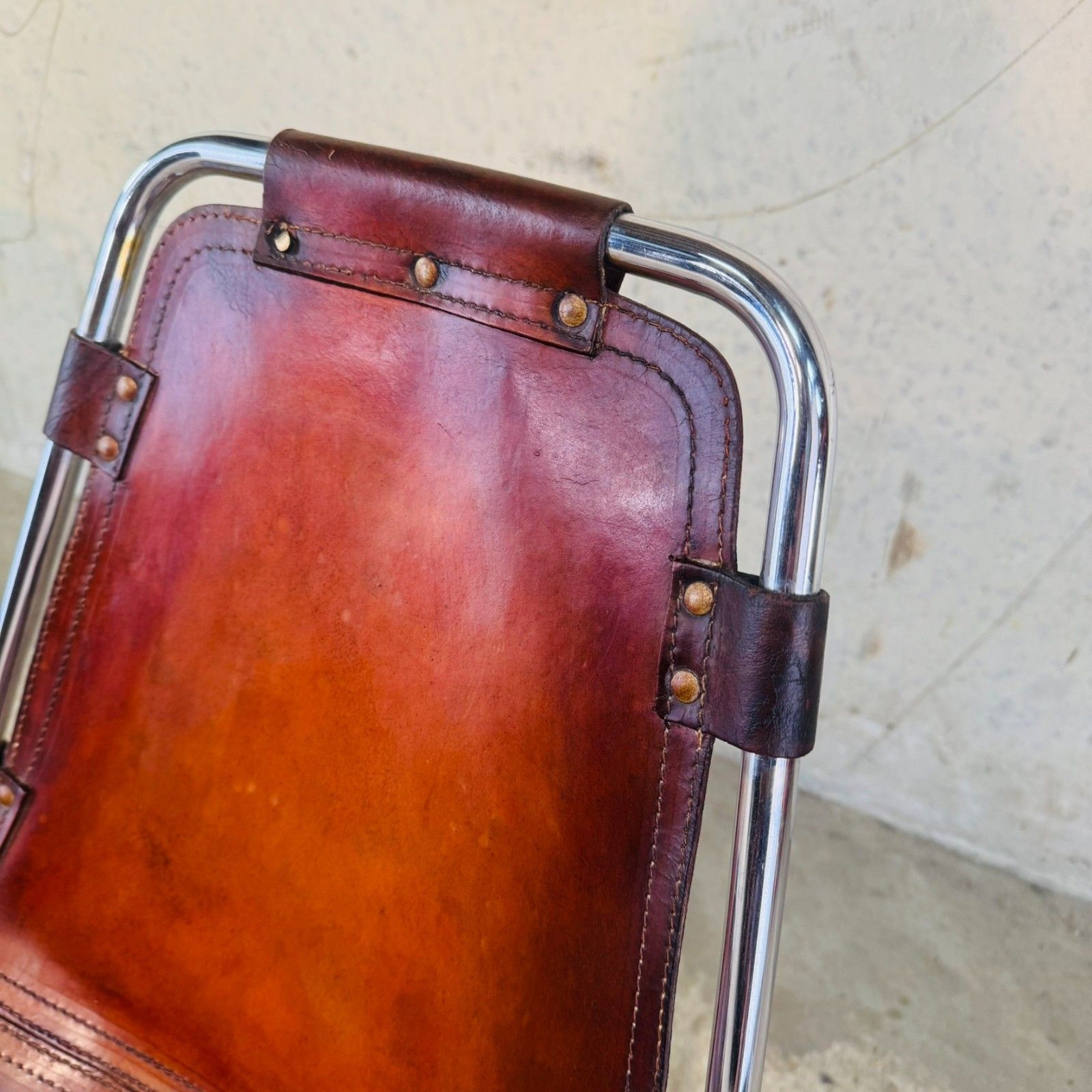 photo vintage 4 Les Arcs Chair – Tan Leather Iconic 1960s Design By Charlotte Perriand #474