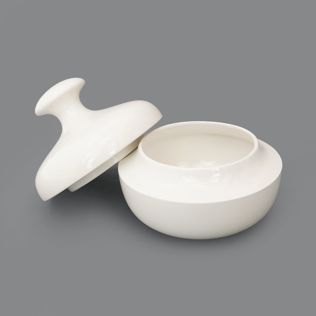 White Ceramic Vase With Lid By Enzo Bioli For Il Picchio, 1970s photo 750.0