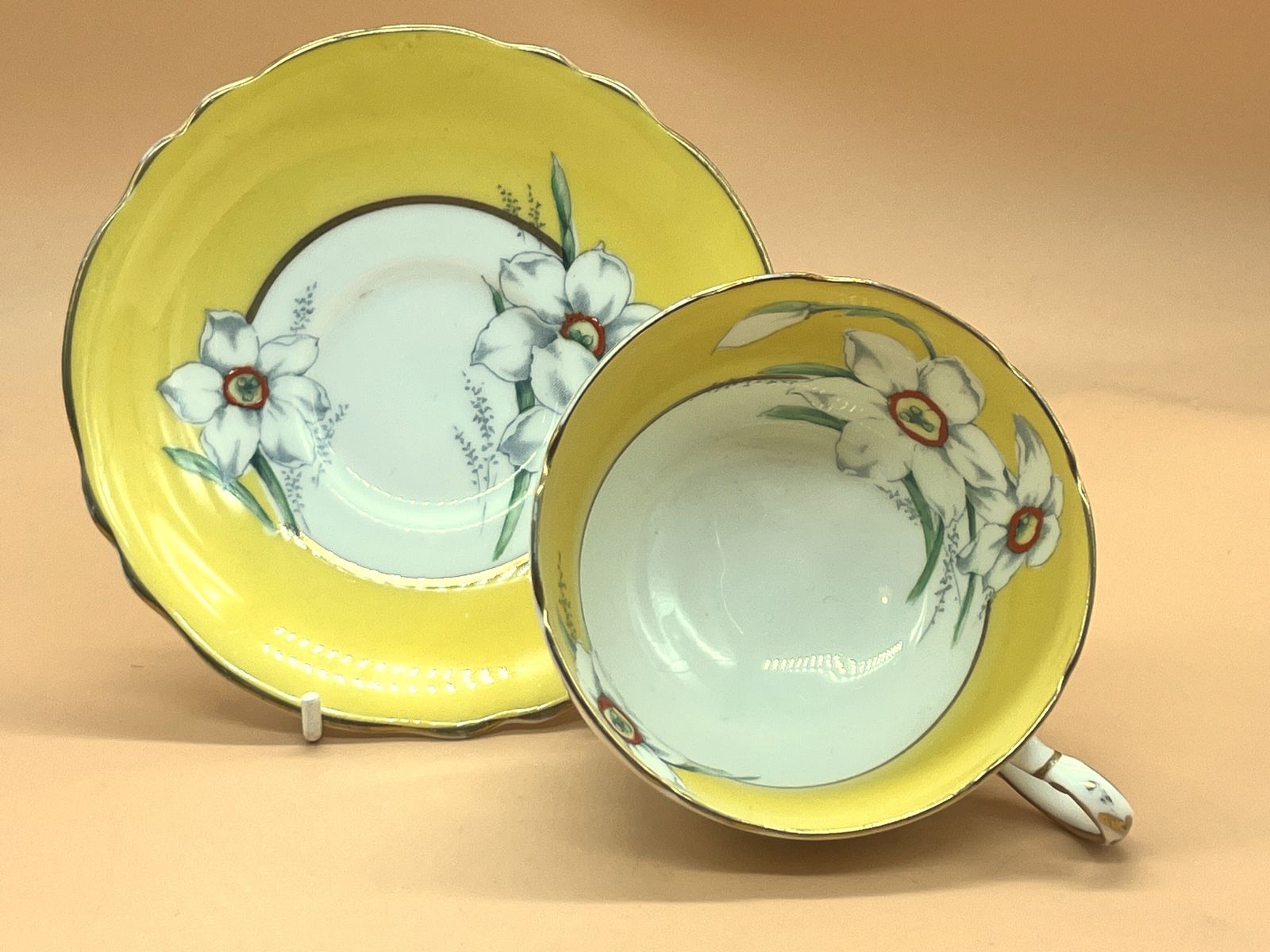 Art Deco Paragon China Double Warrant Narcissus (Daffodil) Tea Cup & Saucer Duo. No A539. C1939   49.