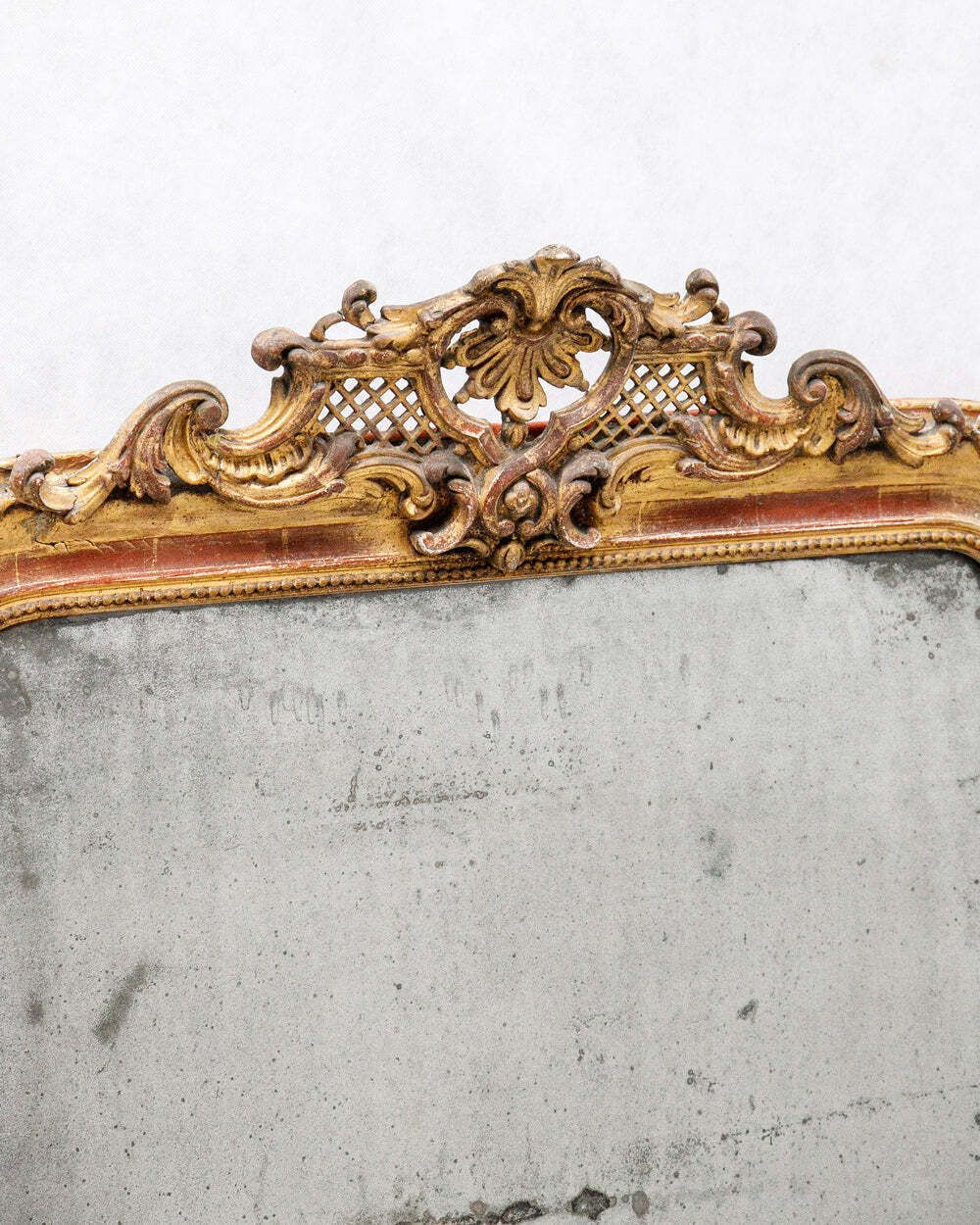 19e Eeuwse Louis Philippe Spiegel Met Gebruikssporen En Bekroning photo for sale