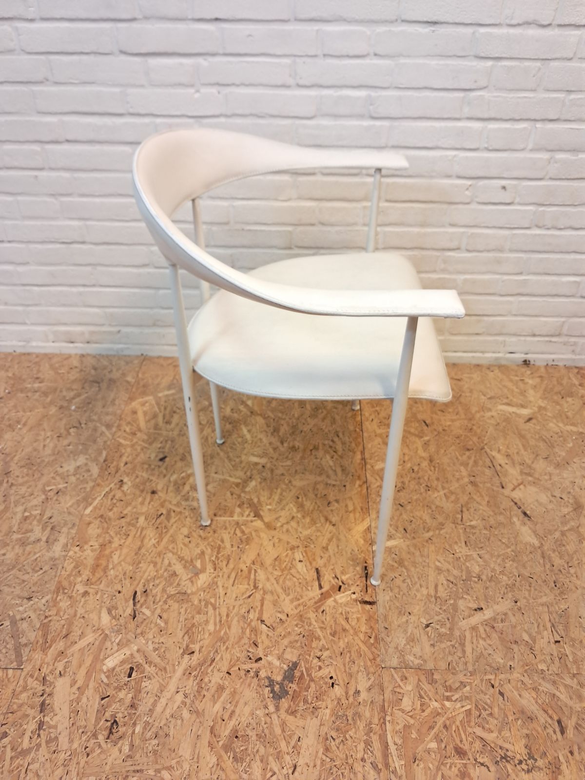 photo furniture Fasem P40 Chair Leather, By Giancarlo Vegni