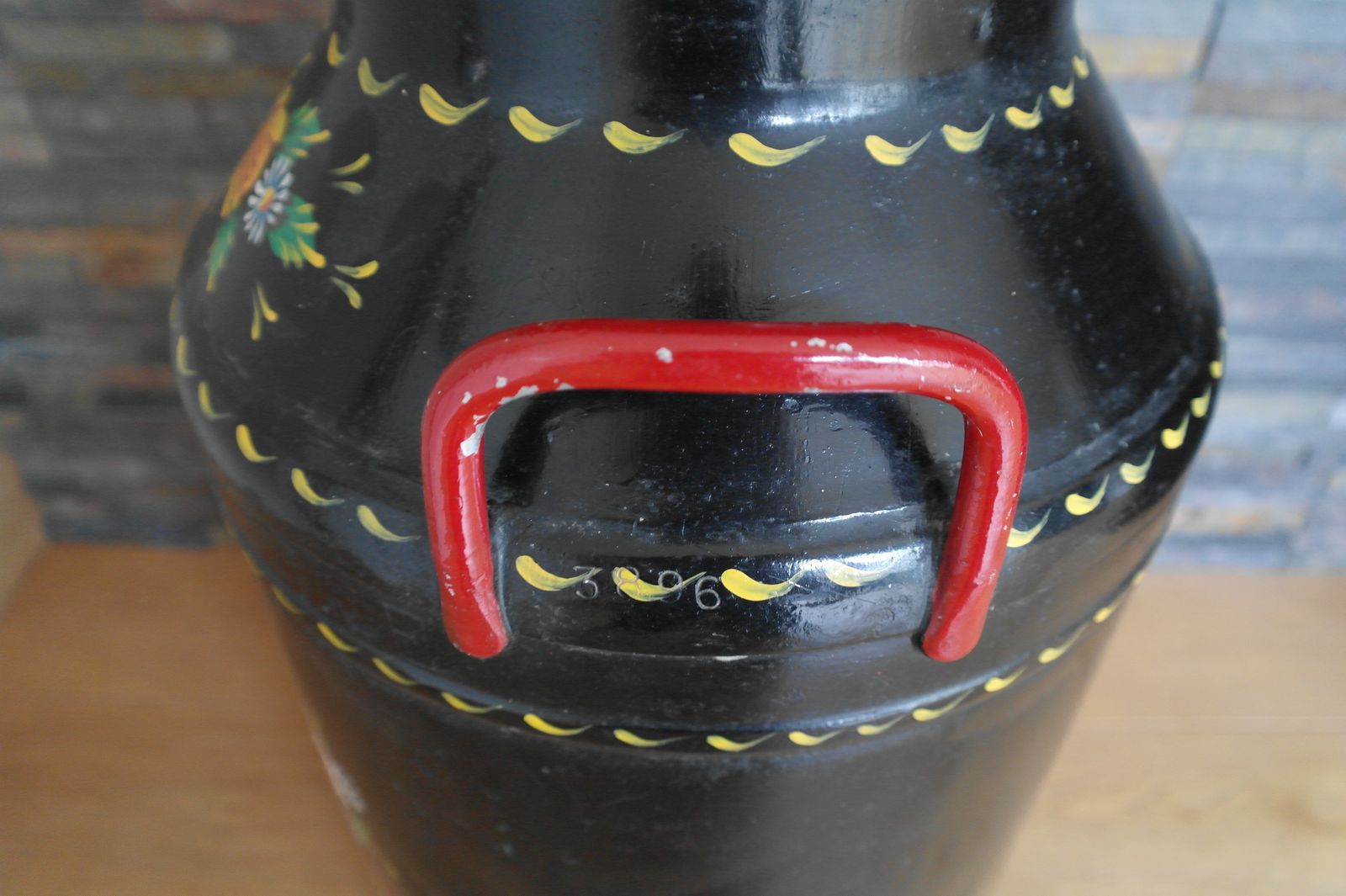 Large Bargeware Milk Churn Handpainted In "Castles & Roses" Traditional Design, 1958 Grundy 10 Gallon Churn. photo vinterior