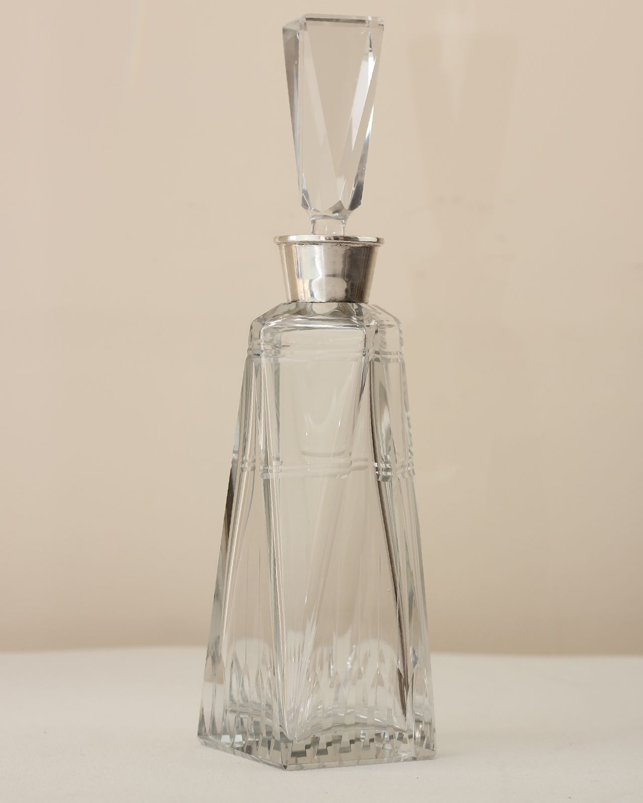 Art Deco Decanter photo vinterior