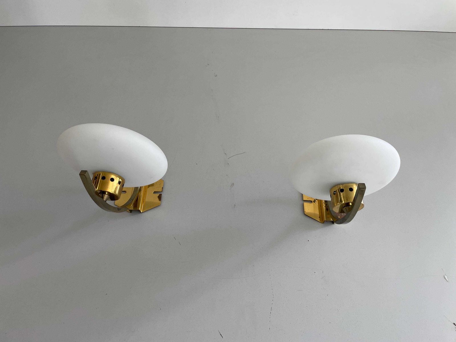 photo furniture Mid Century Modern Brass And Glass Pair Of Sconces In The Style Of Stilnovo, 1960s, Italy