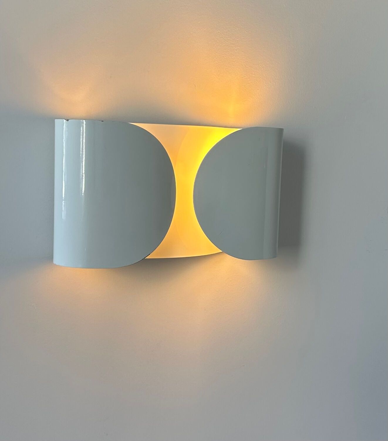 Vintage Foglio Wall Lamp, White Metal, Italy 1980 photo for sale