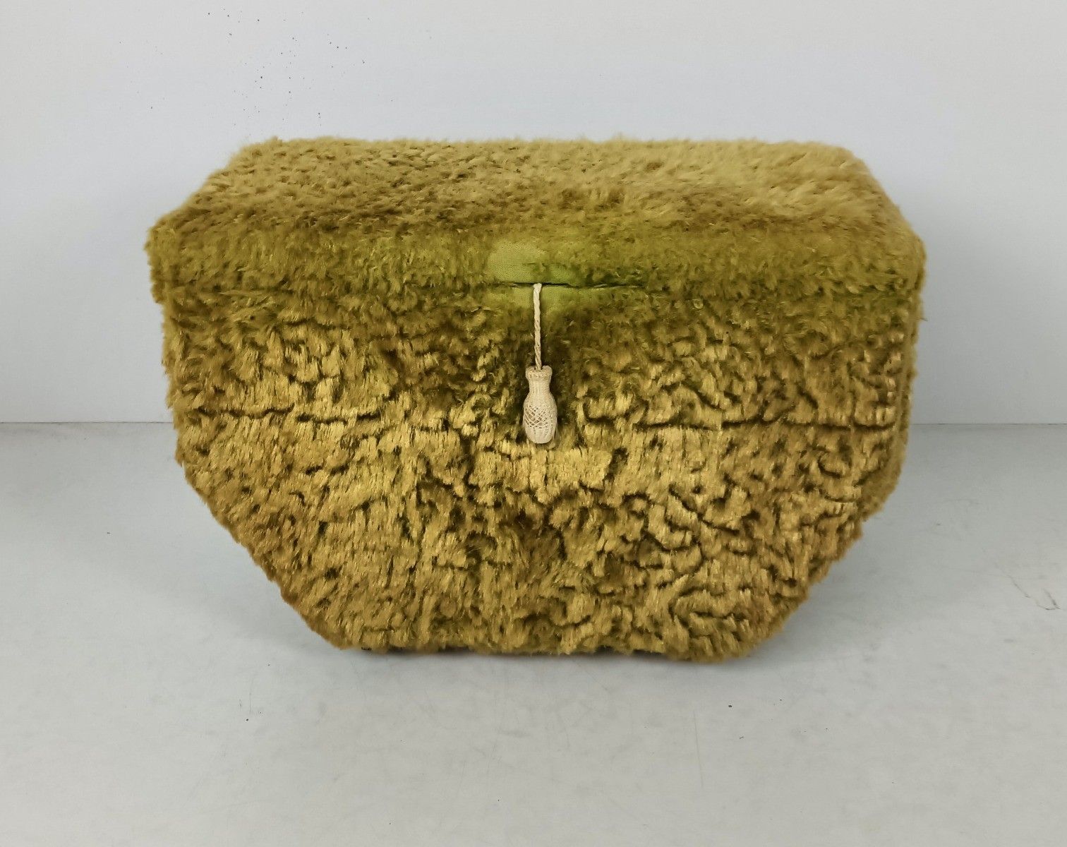 Antique Sewing Box Basket Worker Green Fabric White Plastic Quilting Knitting St photo Home Decor