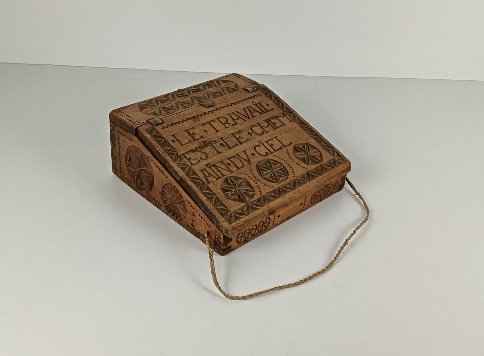 Hand Carved Wooden Bread Box Storage Container Travail Est Le Chemin Du Ciel Vin photo for sale