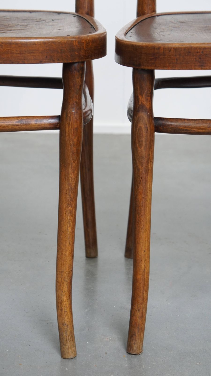 photo vinterior Set Of 4 Original Antique Jacob And Josef Kohn Bentwood Design Thonet Chairs From The Early 20th Century With Beautiful Carvings