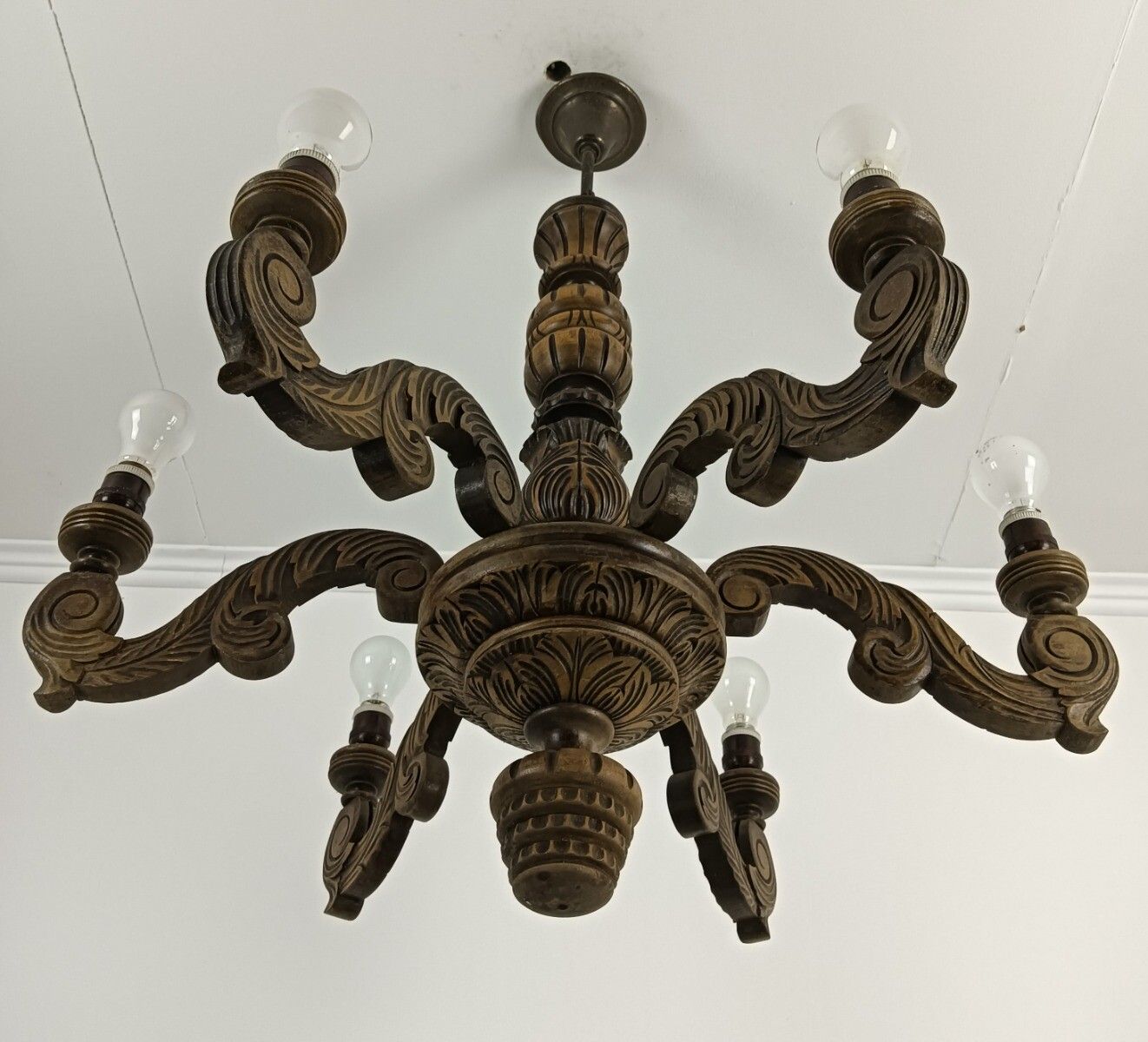 487.0 Gorgeous Wooden Carved Chandelier Barn Farmhouse Style 6 Lights Arm Vintage photo