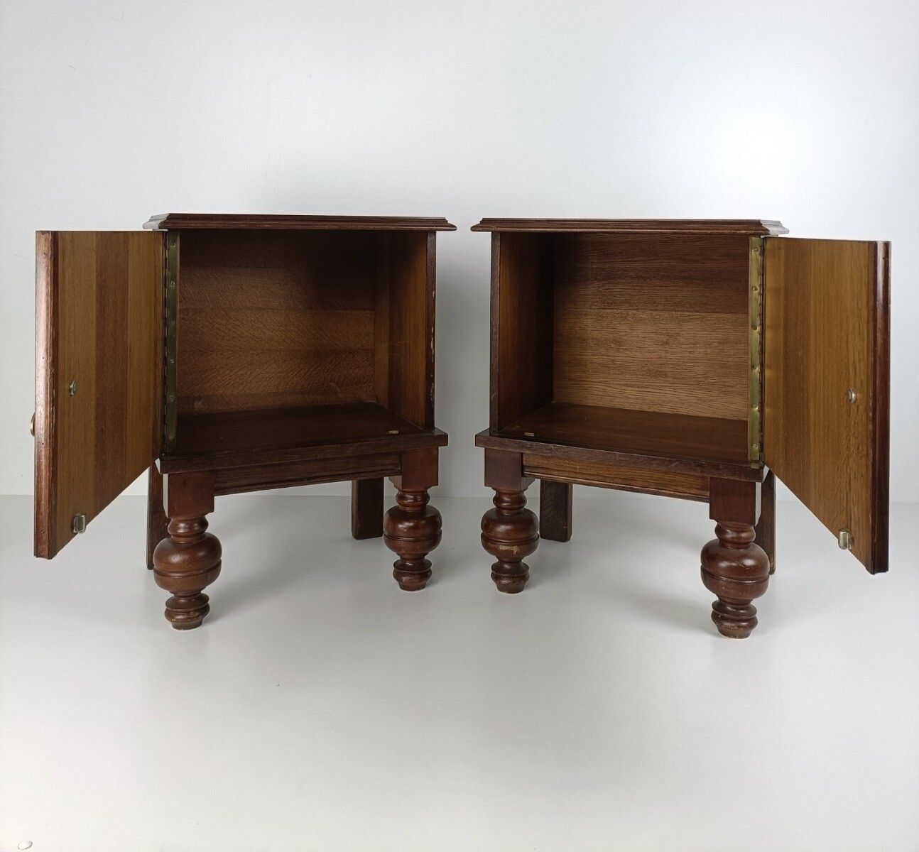 Couple French Louis XV/XVI Style Wooden Oak Nightstands End Tables Vintage Moder photo buy