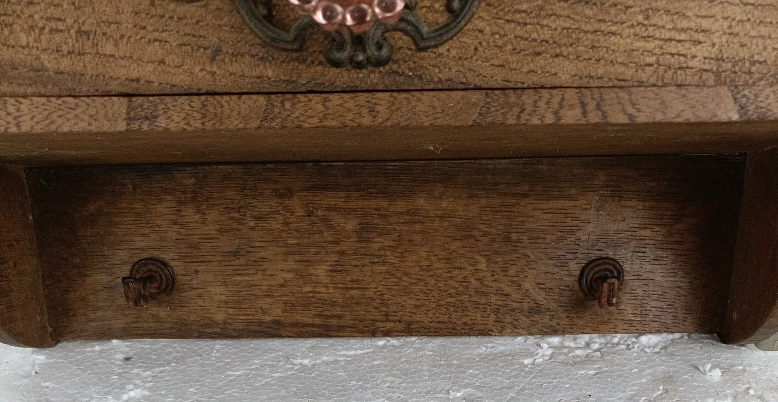 photo furniture Art Deco Hanging Medicine Apothecary Cabinet Kitchen Bathroom Carved Wood Bevele