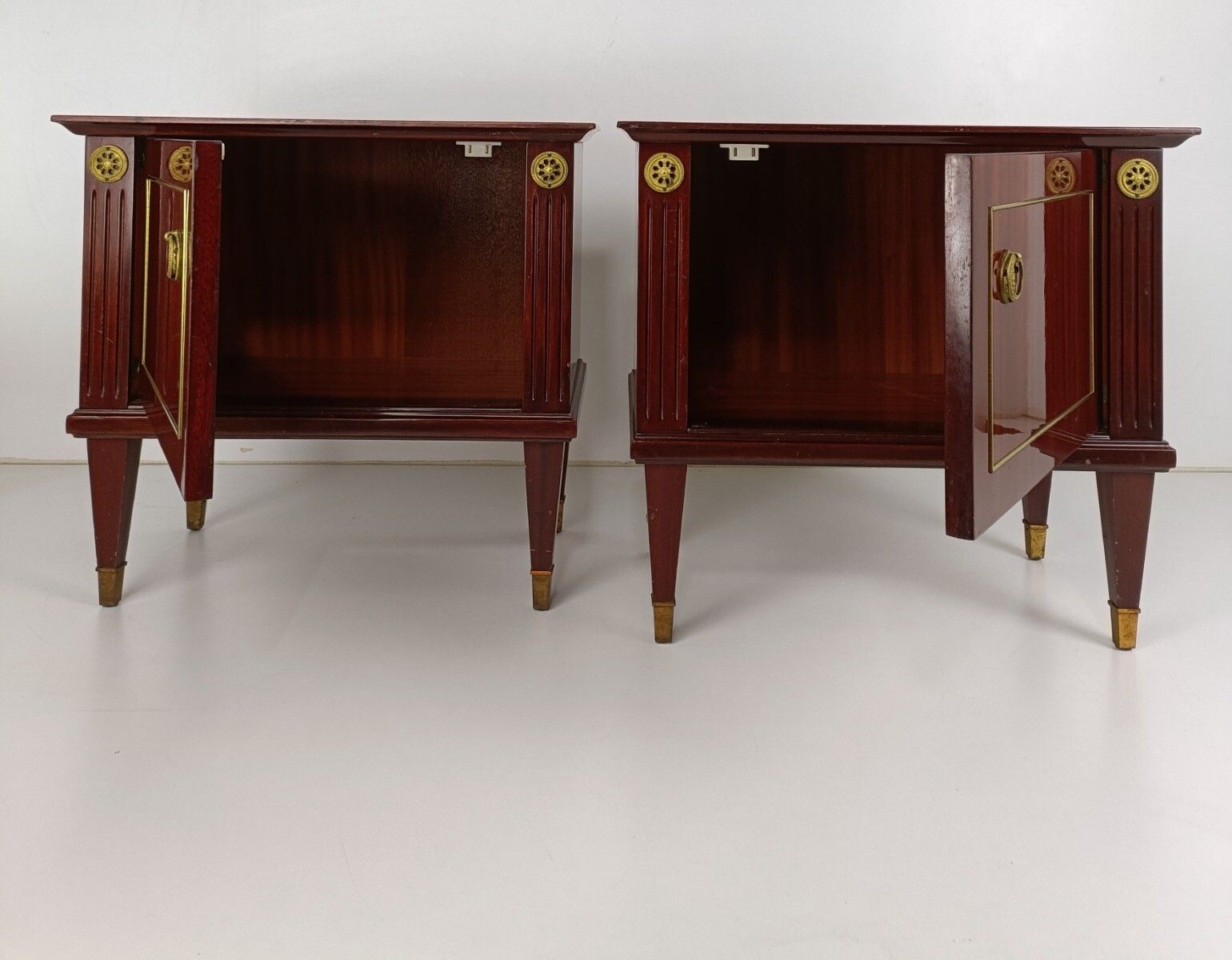 Pair Couple Vintage Nightstands End Tables Mid Century Modern Wood Modernist Ret photo vinterior