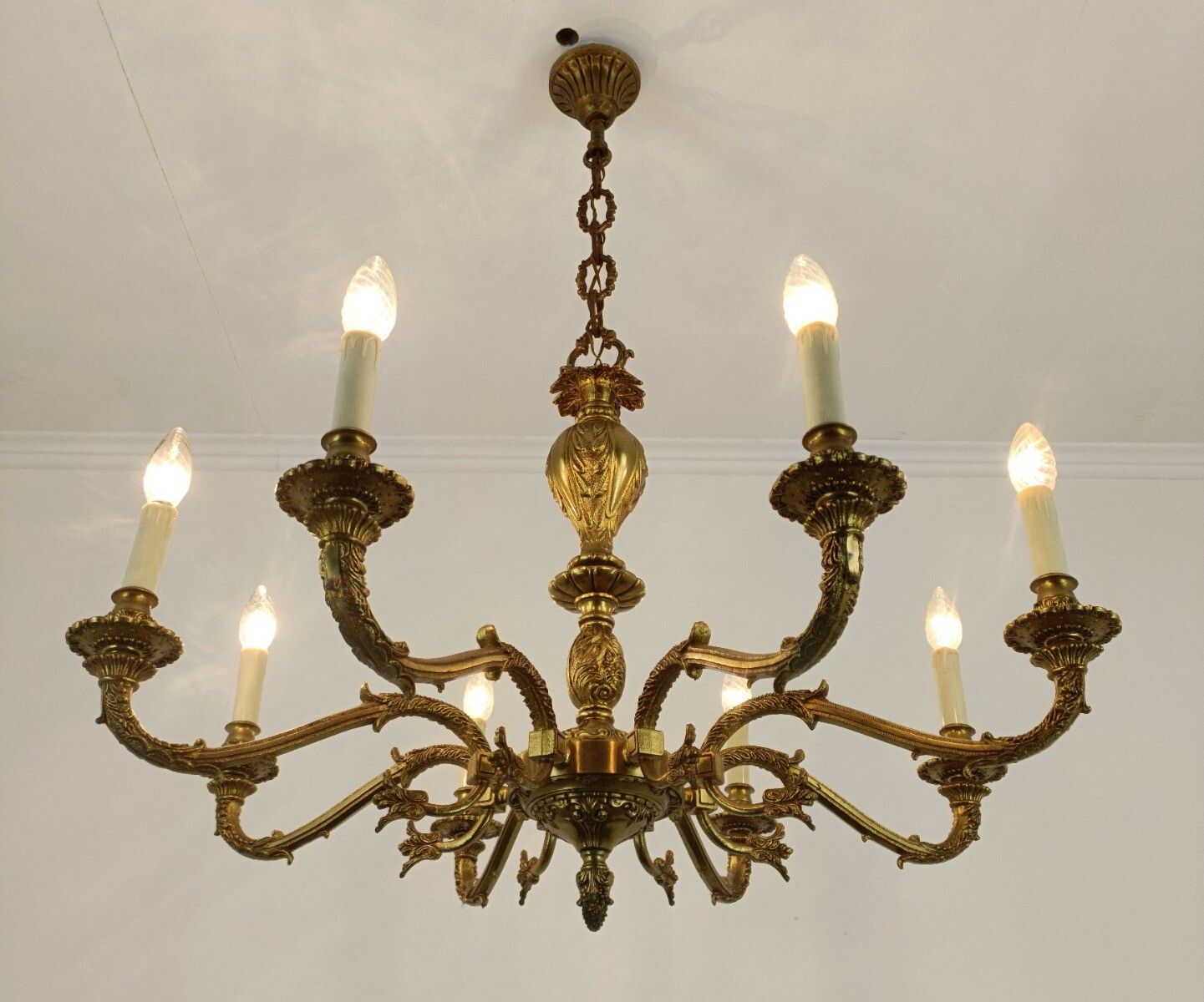 French Vintage Chandelier Bronze Dore Ornate 8 Lights Arms Pine Apples Hollywood photo Lighting