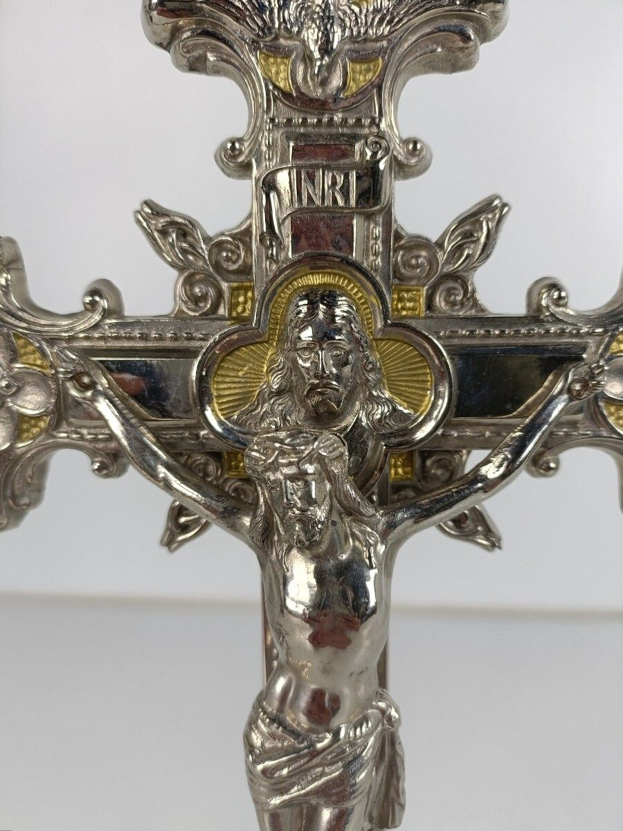 Standing Crucifix Cross Saint John Saint Mary Magdalene Golgotha Apostles Ornate photo vinterior