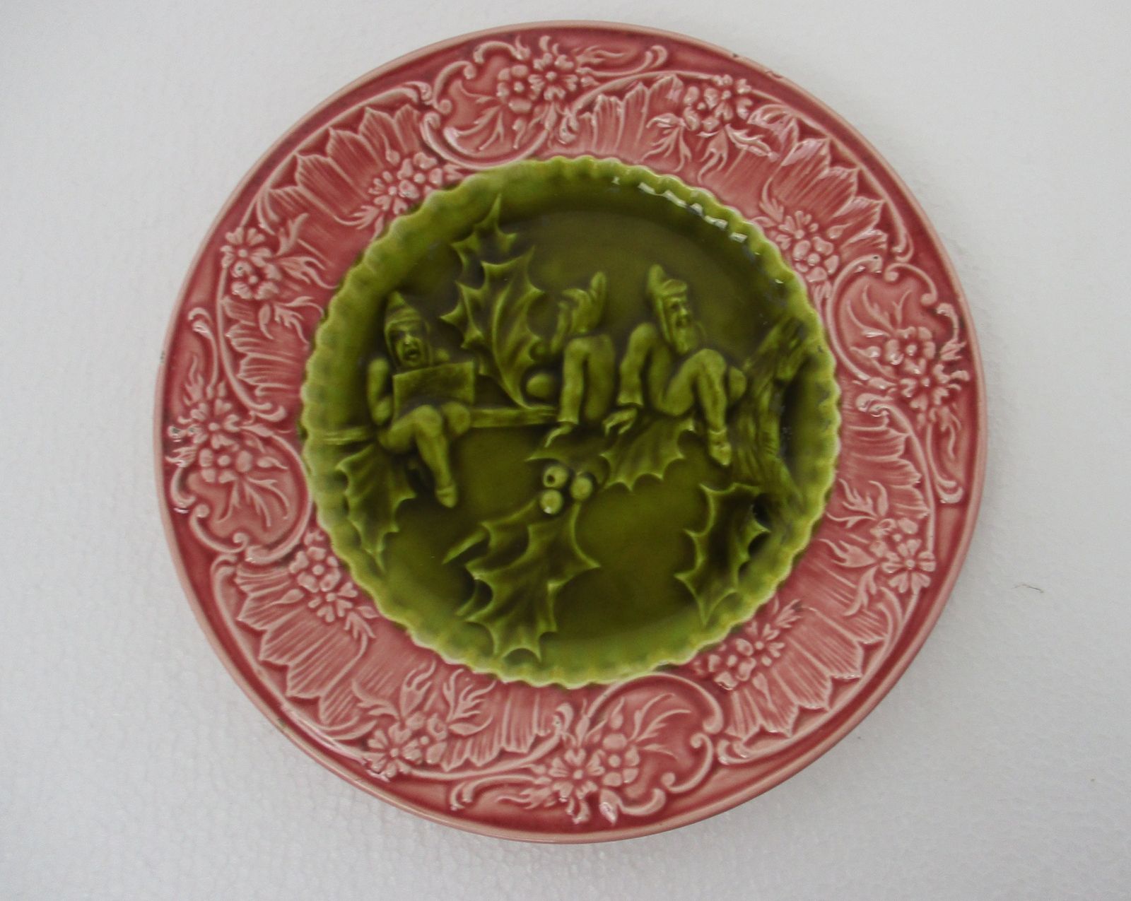 Two Small Plates Majolica Barbotine Art Deco Pink Green Dwarfs Gnomes Kabouters photo furniture