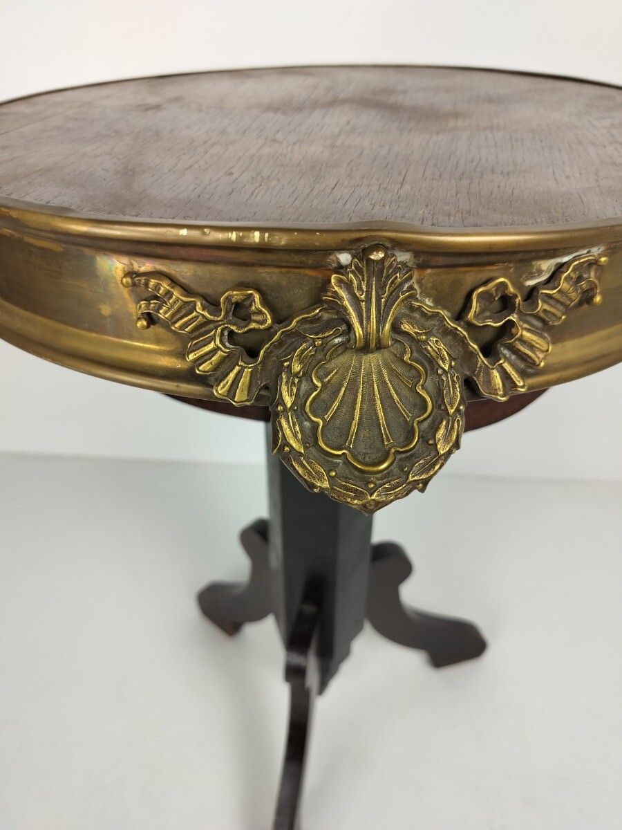 Beautiful Tripod Small Side Occasional Table Pedestal Wood Brass Trims Vintage photo Furniture