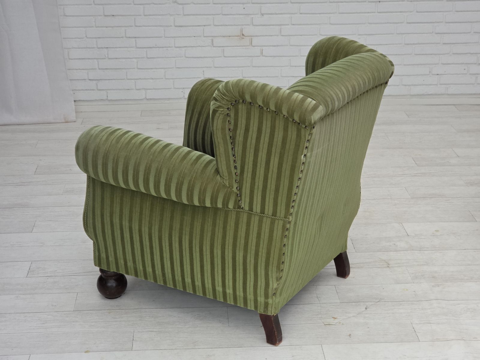 photo vintage 1950s, Danish Relax Armchair, Green Furniture Velour Fabric, Ash Wood Legs.