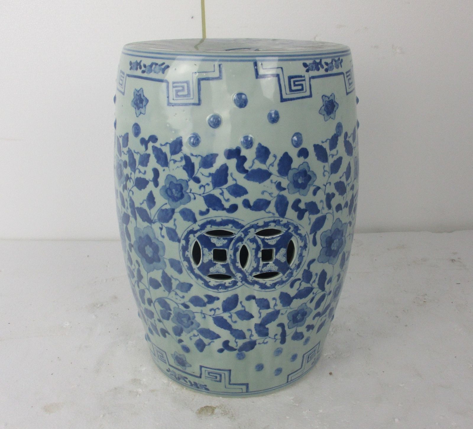 Vintage Chinese Porcelain  Garden Stool Side Table Pedestal White Blue Chinoiser photo Garden Furniture