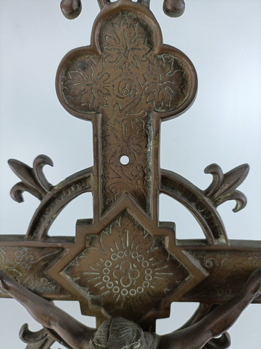 photo furniture Standing Table Altar Crucifix Cross Ornate Brass Jesus Christ French Fleur De Li