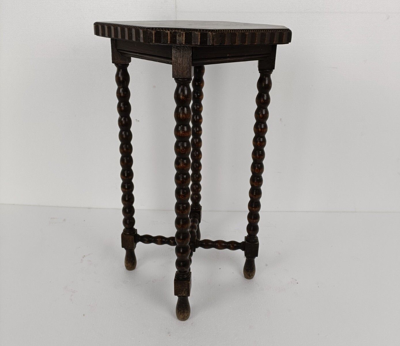 Pedestal Display Side Table Plant Stand Hobnails 4 Legs Ornate Wood Vintage photo Furniture