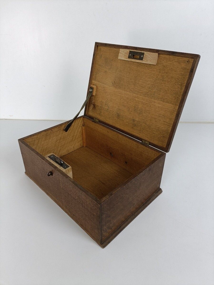Merchant Cash Chest Money Box  Trinket Jewelry Box With Key Wood Antique photo furniture