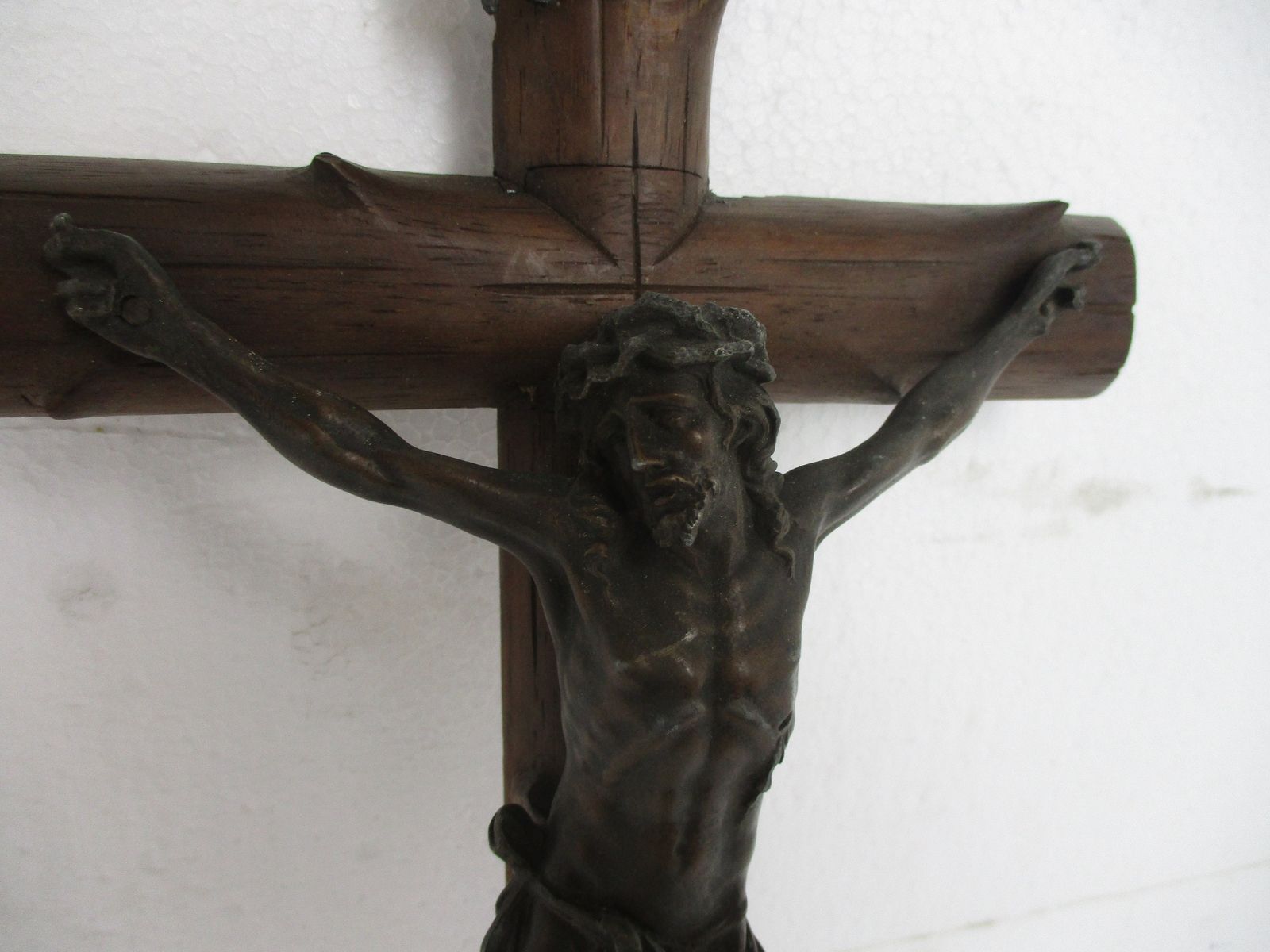 Hand Carved Wood Hanging Crucifix Cross Jesus Christ Ornate Brass Corpus 9.05&Qu photo Home Decor