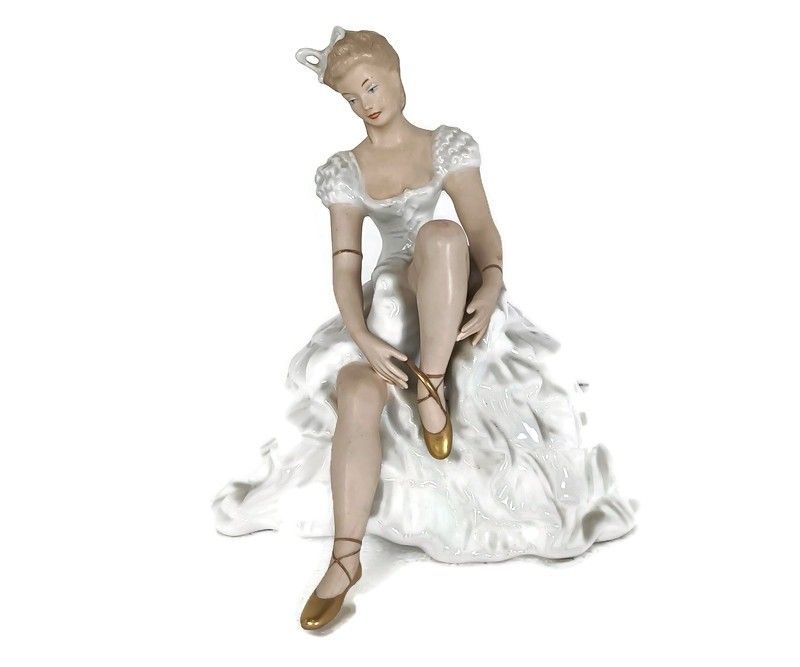 Ballerina Statue,Wallendorf Porcelain Figurine ,Vintage Porcelain Ballerina  Ger