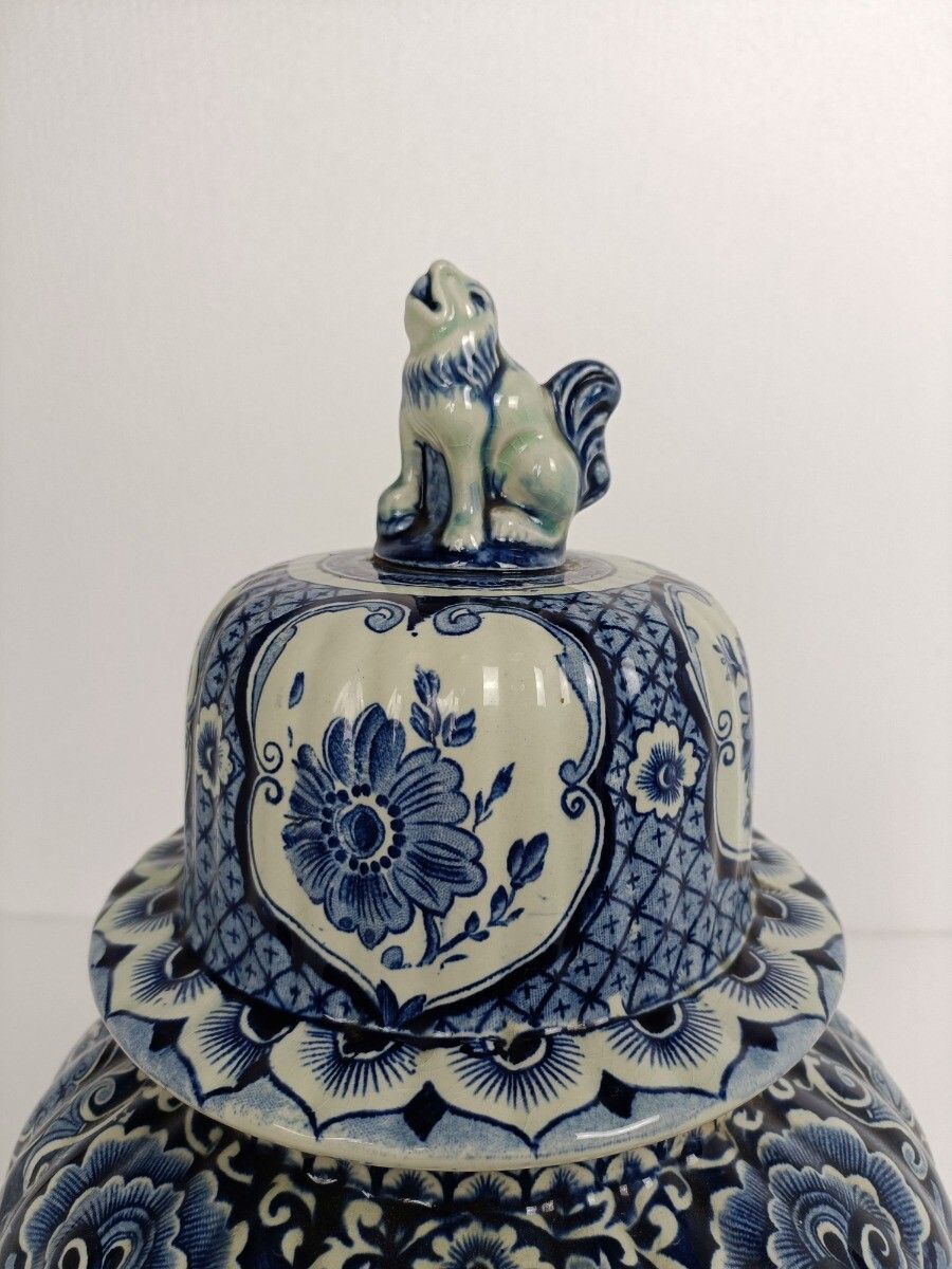 Large Royal Sphinx Maastricht Delft Vase Urn Marked Blue White Foo Dog photo vinterior