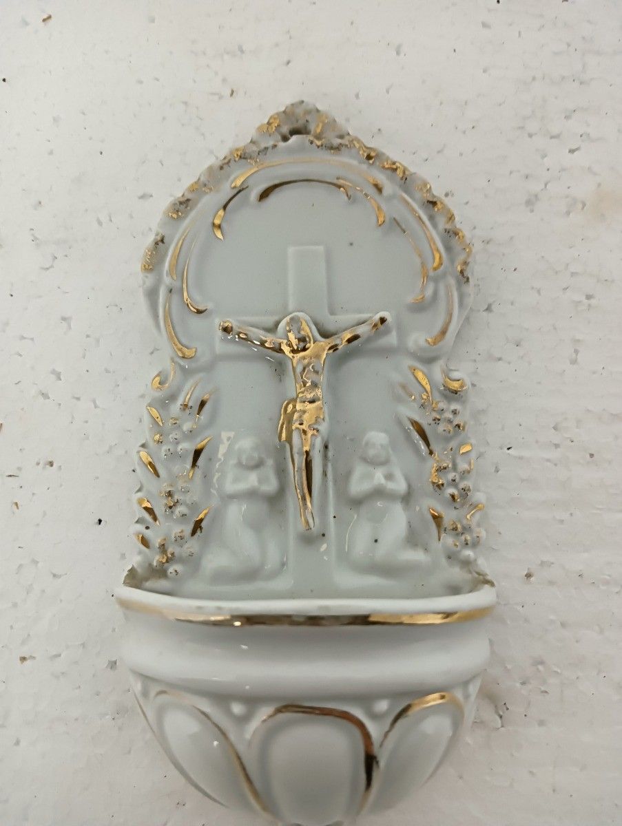 Lovely Small Antique Holy Water Font Vessel Porcelain Bisque Crucifixion Wall Ha photo 97.0