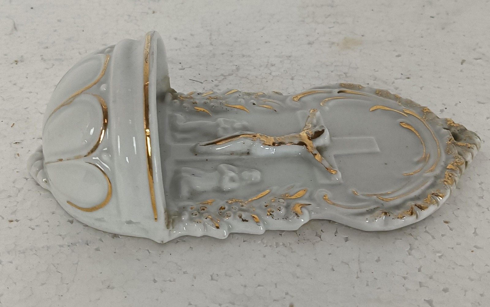 Lovely Small Antique Holy Water Font Vessel Porcelain Bisque Crucifixion Wall Ha photo vintage