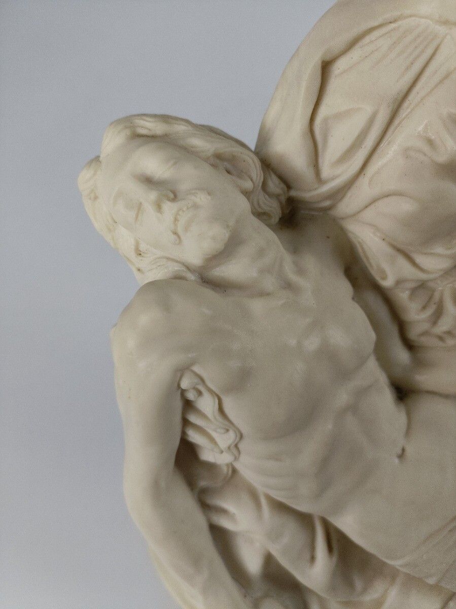 Statue Pieta Resin  Our Lady Of Sorrows Jesus Christ Madonna Collector Sculpture photo 182.0