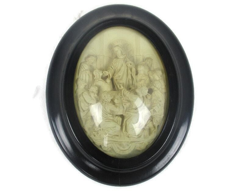 Antique Oval Ornate Wooden Frame  Convex Glass Dome Jesus Christe Appears In The
