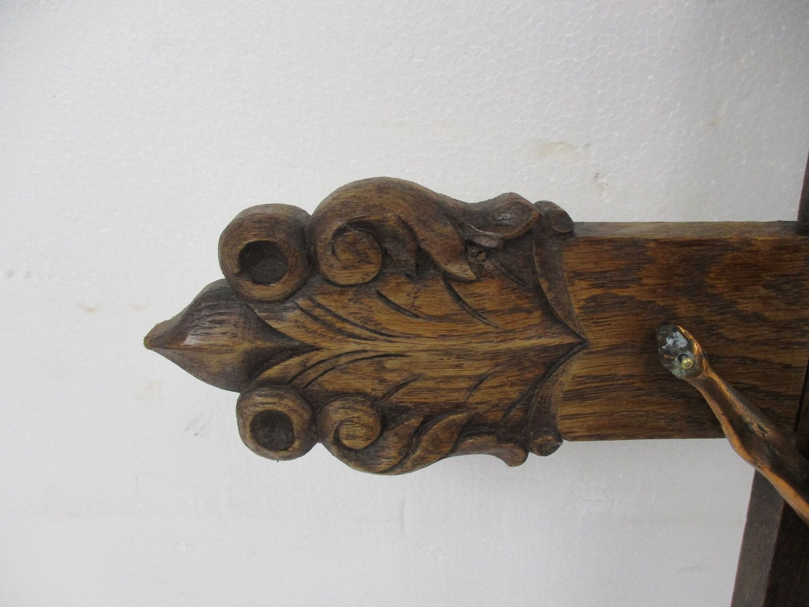 Large Hand Carved Wood Oak Ornate Hanging Crucifix Cross Jesus Christ Brass Corp photo vinterior