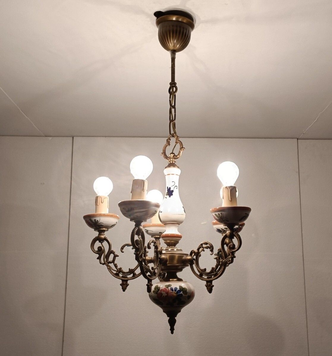 Italian Ceramic Polychrome Romantic Chandelier 5 Arms 5 Lights Brass Lovely photo furniture
