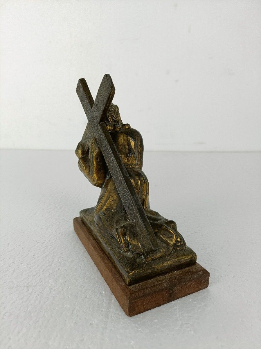 Small Statue Faux Brass Spelter On Wooden Base Jesus Christ Carrying The Cross C photo 65.0