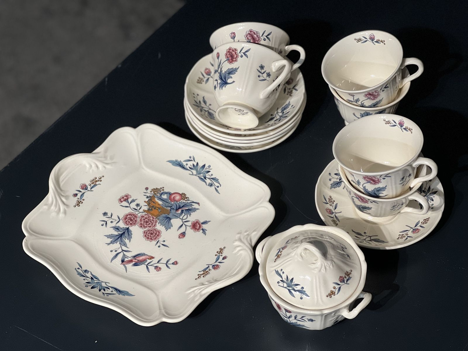 photo buy Wedgeood Tea Service (Williamsbutg, Potpourri)