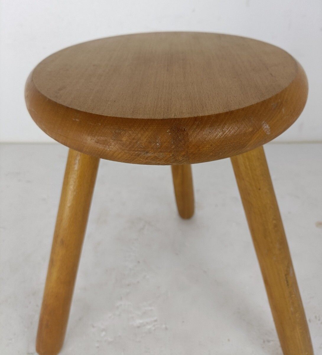 Hand Carved Wood Milking Stool Pedestal Table Pedestal Barn Style Funky Antique photo 125.0