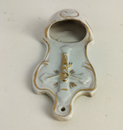 Small Antique Holy Water Font Vessel Bisque White Gold Touches Crucifixion Wall photo 81.0