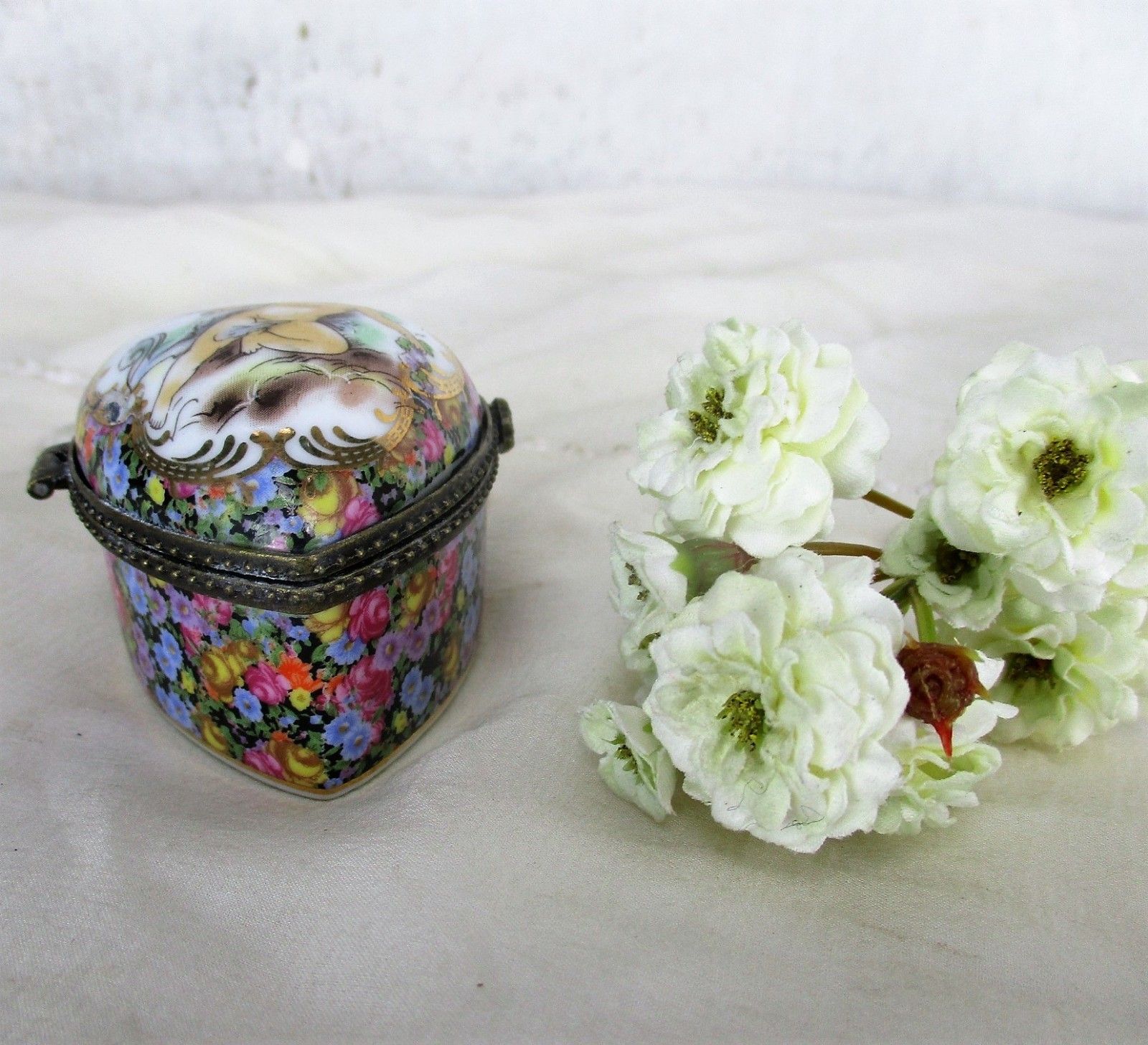 French Limoges Marked Romantic Pill Box Heart Shaped Hinged Putti Cherub photo Home Decor