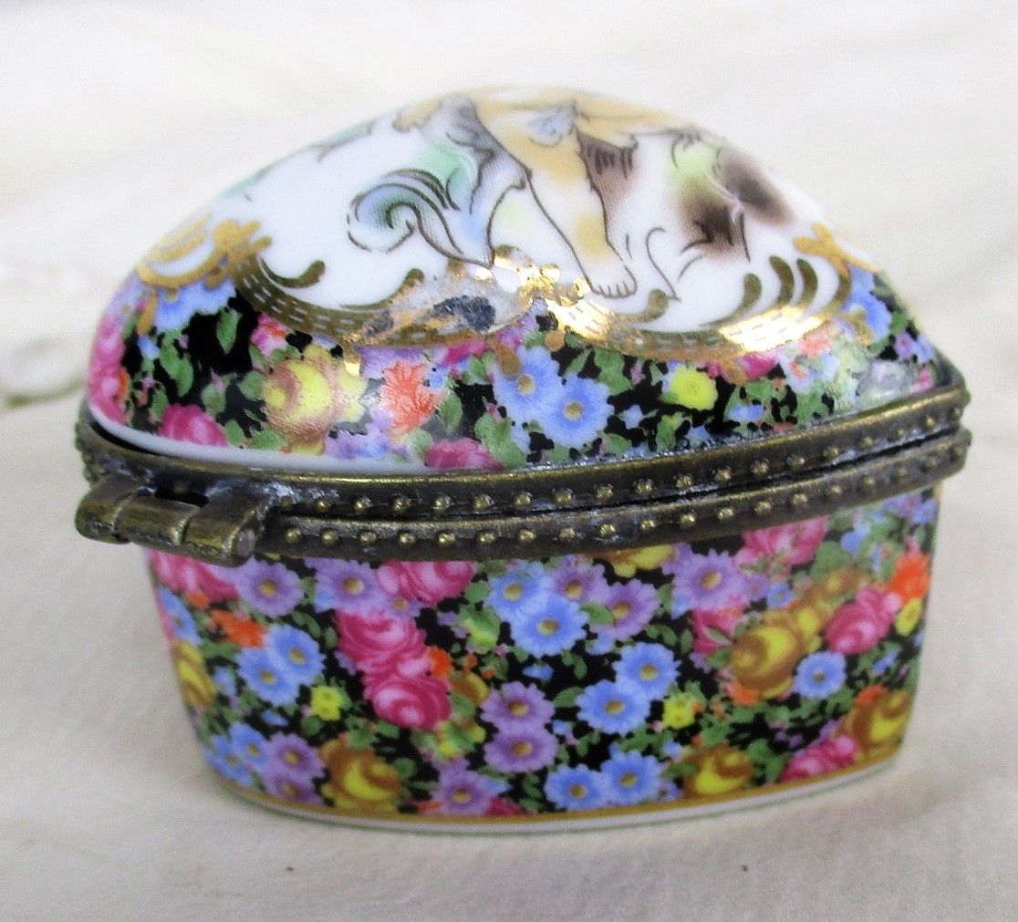 French Limoges Marked Romantic Pill Box Heart Shaped Hinged Putti Cherub photo 52.0