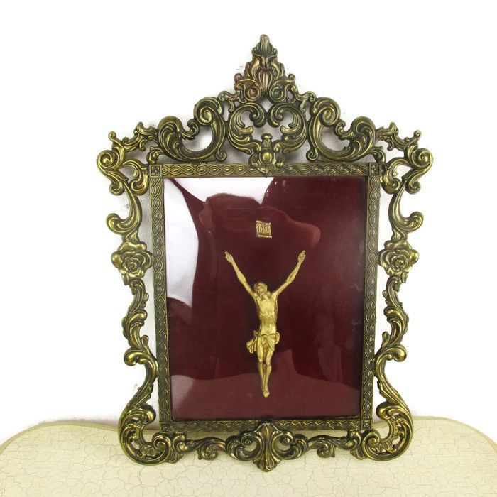 Art Deco Oval Ornate Brass Frame Red Velvet  Convex Glass Christ Crucifix  Htf
