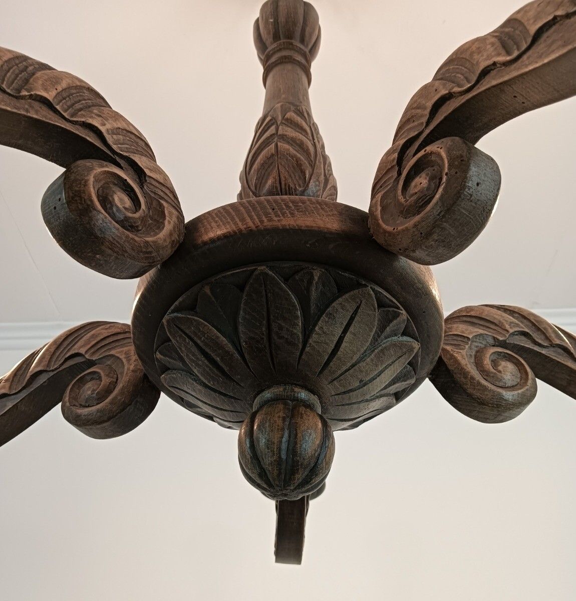 photo furniture Chandelier Carved Wood Ornate 5 Lights Arms Fixture Lamp Farmhouse Barn Style