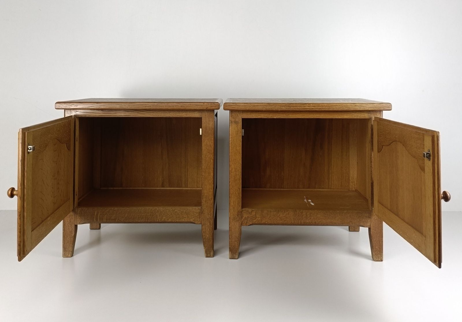 Couple French Louis XV/XVI Style Wooden Oak Nightstands End Tables Modernist Vin photo Furniture