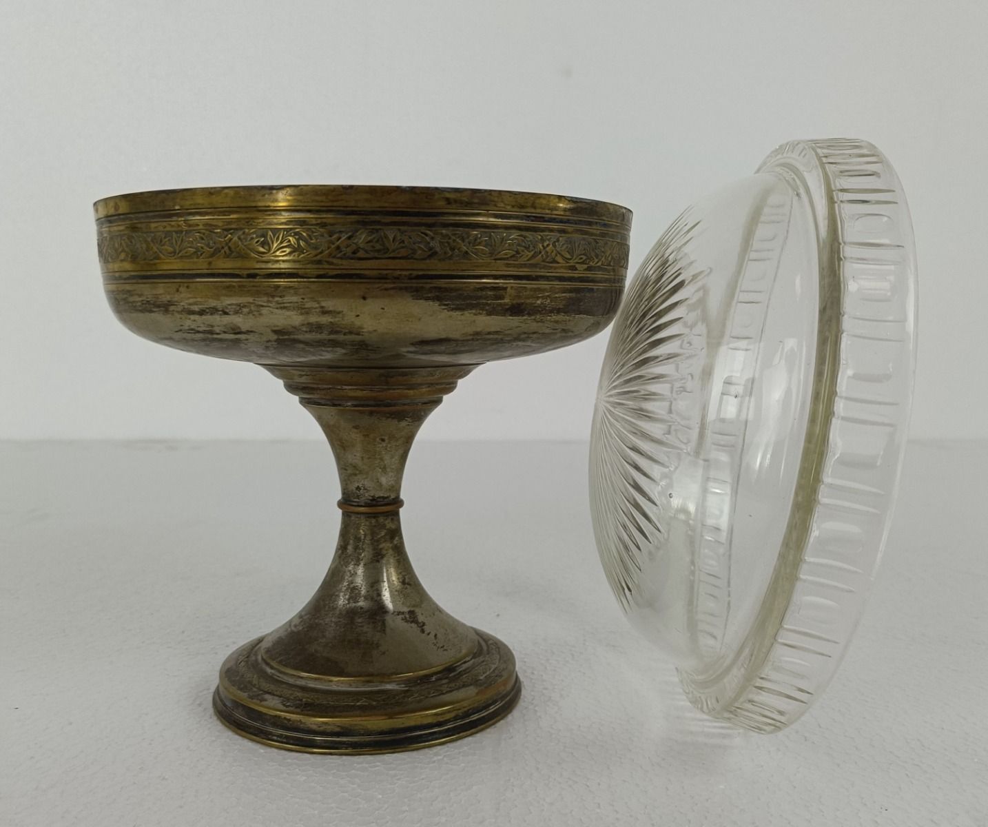 Vintage  Silver Plated Faux Brass Communion Dish Bowl Centerpiece Ciborium Tray photo vintage