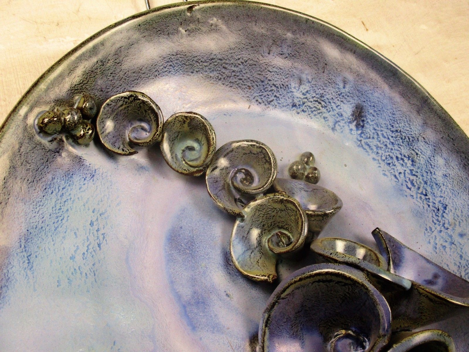 Ceramic Charger Plate Wall Hanging 3d Blue Marked Ballas Leafs Flowers Beautiful photo Art