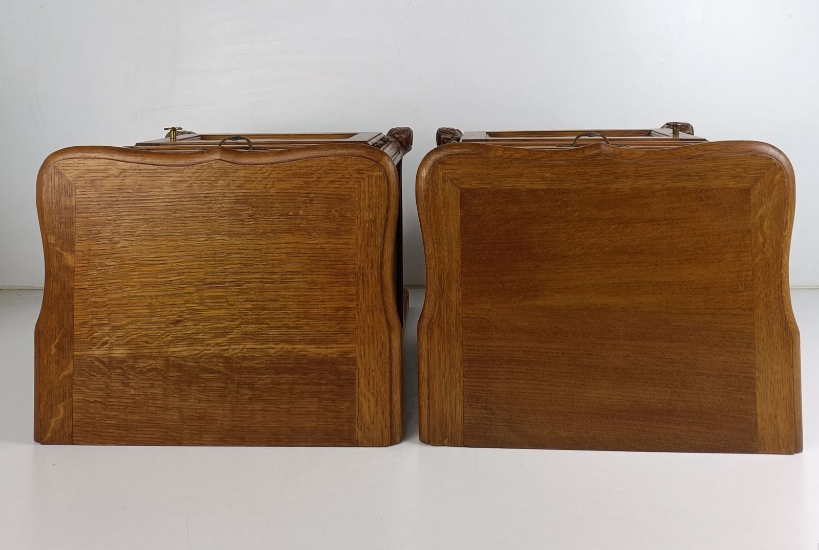 Furniture Pair Of Nightstands End Tables Cabinets Louis XV Style Bedroom Cabinets Wood Gor photo